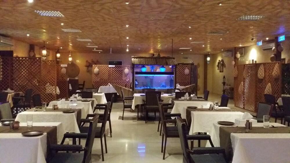 Mutrah Hotel Маскат Екстериор снимка